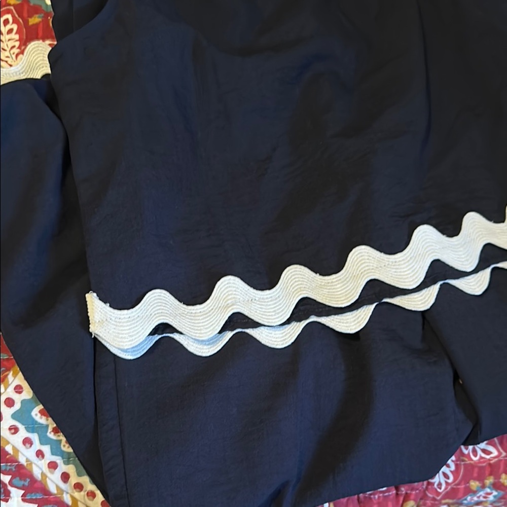 Pretty garden two-piece Elegant Navy and White pantsuit, Size S - Picture 13 of 16